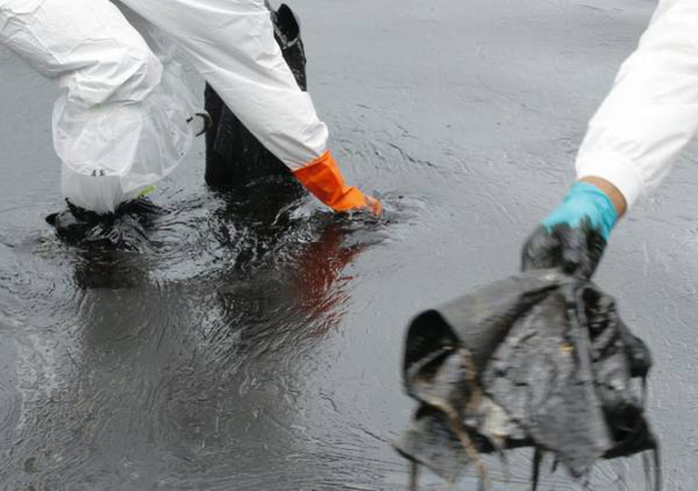 Oil spill in Gulf of Thailand reaches Samet Island