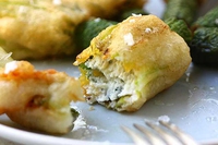 Fiori di zucchina ripieni di ricotta al limone