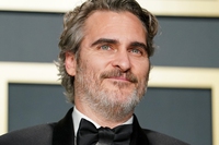 Indigo. Il cortometraggio di Joaquin Phoenix sul salvataggio di due mucche