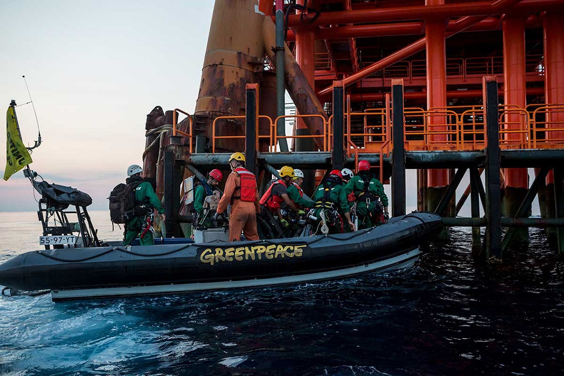 Attivisti di Greenpeace in azione