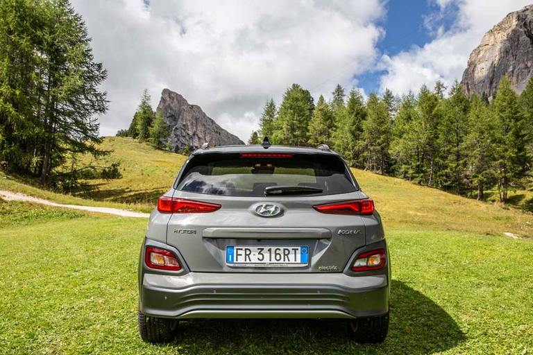 Su Kona Electric la dotazione di sicurezza attiva è molto completa e include, fra gli altri, il Cruise control adattivo, la frenata automatica con riconoscimento di veicoli e pedoni e il mantenimento attivo della corsia. © Hyundai