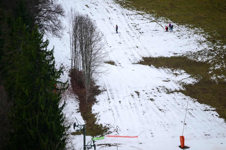 La situazione della neve a La Clusaz, nei pressi di Annecy, in Francia, al 20 dicembre scorso