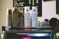 Latte levy, proposta la tassa sulle tazze usa e getta in Regno Unito