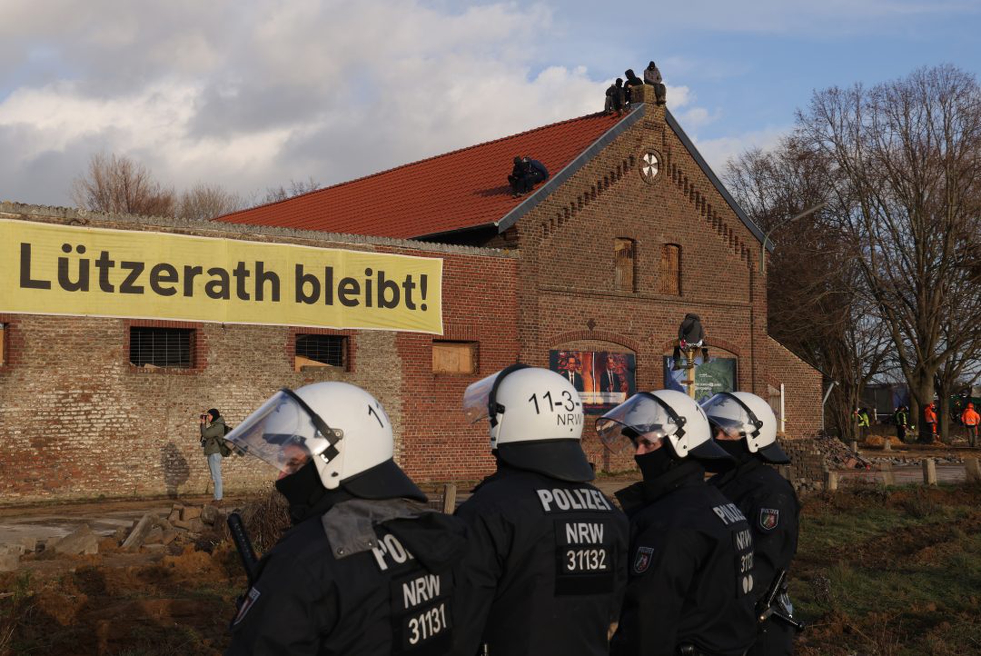 Police To Begin Eviction Of Luetzerath Activists At Garzweiler II Coal Mine