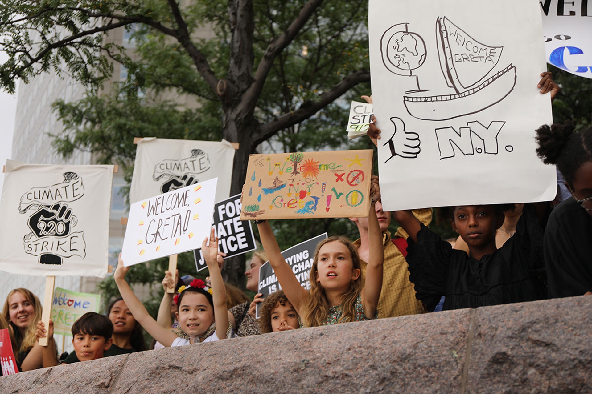 La folla dà il benvenuto alla giovane Thunberg