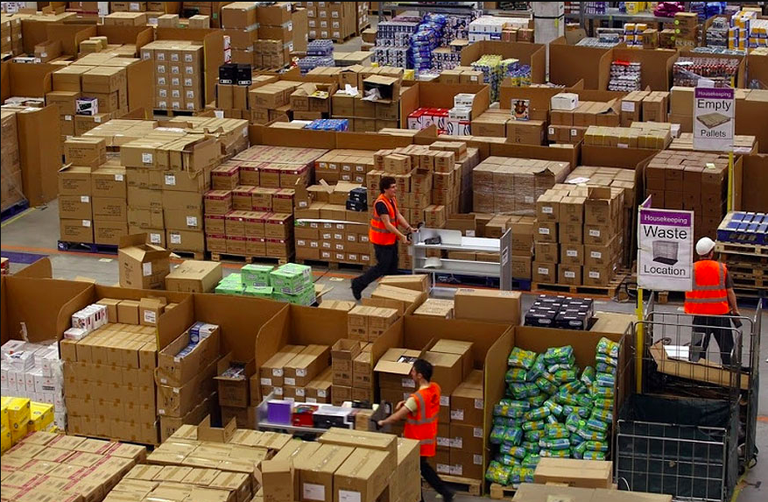 Amazon magazzino e-commerce packaging