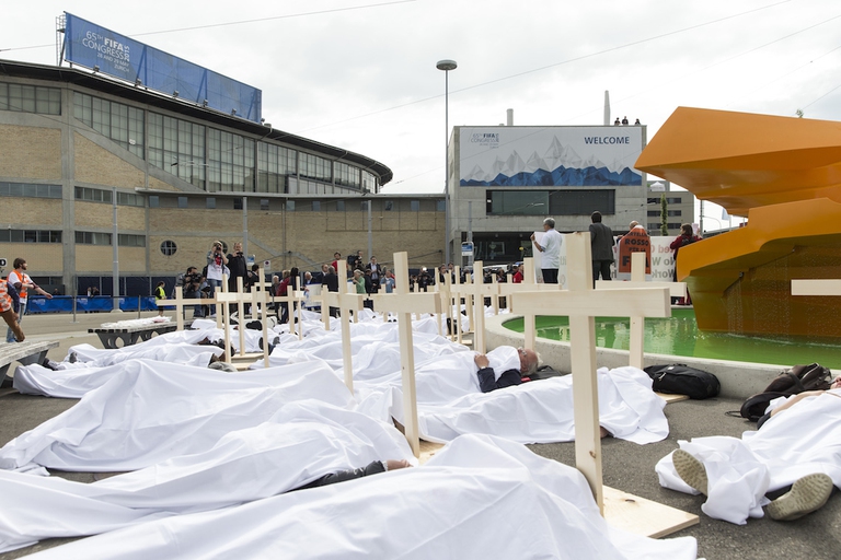 Manifestazione fifa stadi lavoratori