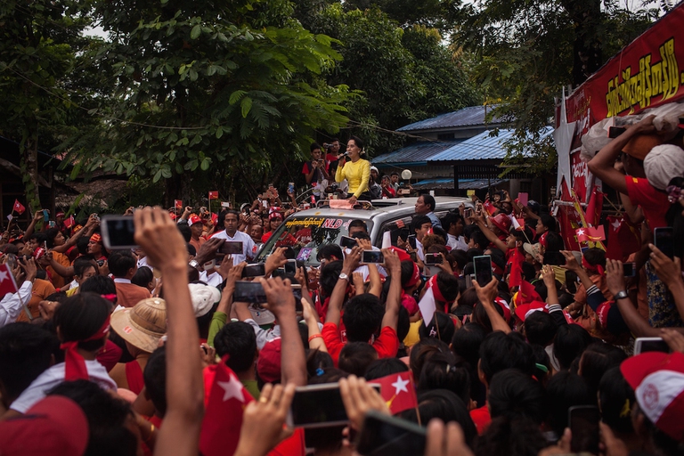 Aung Sun Suu Kyi campaigns in her constituency © Lauren DeCicca/Getty Images 
