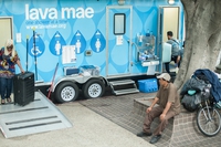 Lava Mae, vecchi autobus diventano docce “on the road” per restituire dignità ai senzatetto