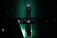 Fashion week, Armani sfila in silenzio nel rispetto del popolo ucraino