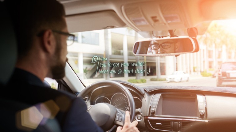 Meno distrazioni in auto indossando gli smart glasses © Bosch