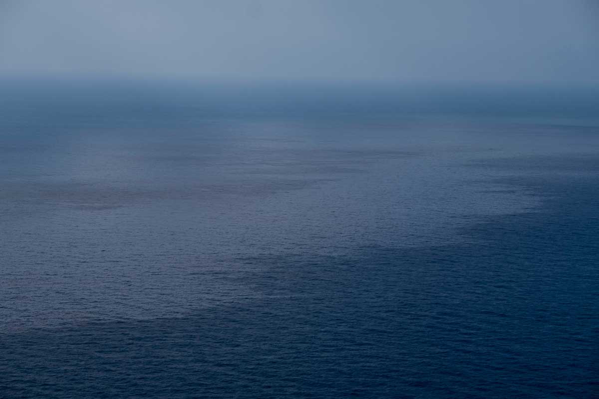 Capo verde: “Una chiazza lunga 70 chilometri”. Ecco cosa rimane del peschereccio affondato