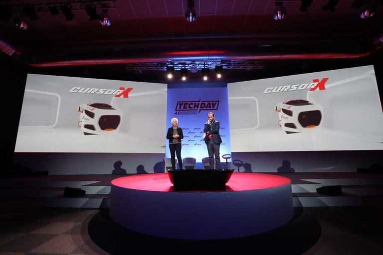 Il futuro della mobilità è andato in scena a Torino, il 23 novembre scorso, al CNH Industrial Village, in occasione dell’annuale Tech Day organizzato da FPT Industrial, società specializzata nella produzione di motori. Nella foto, Annalisa Stupenengo durante la presentazione di Cursor X, il prototipo del motore del futuro: connesso, modulare e multi combustibile. ©FPT