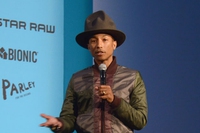 Jeans dalla plastica: per Pharrel Williams è possibile