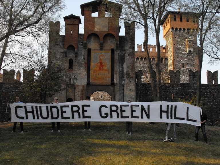 Striscione contro Green Hill