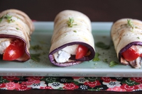 Involtini di melanzana con acciughe marinate, pomodorini e caprino