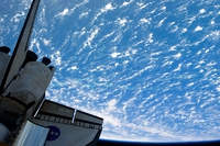 I rifiuti spaziali potrebbero creare degli anelli attorno alla Terra