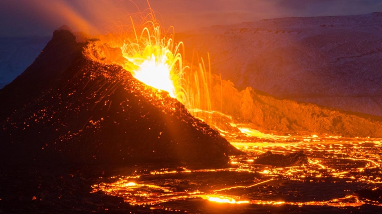 vulcano erutta in islanda