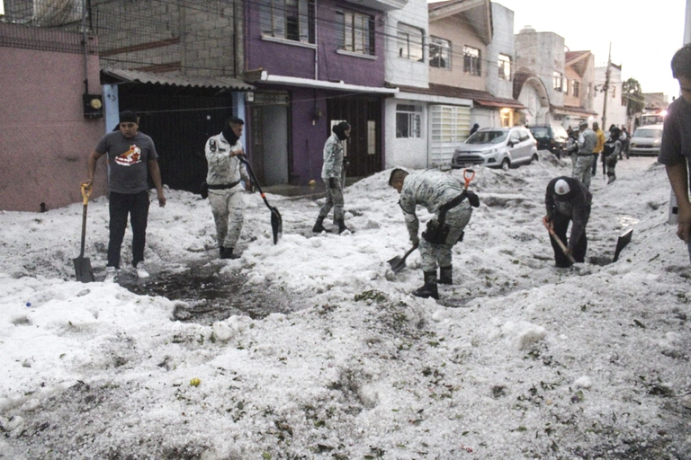 Una tormenta de granizo azota Puebla, México