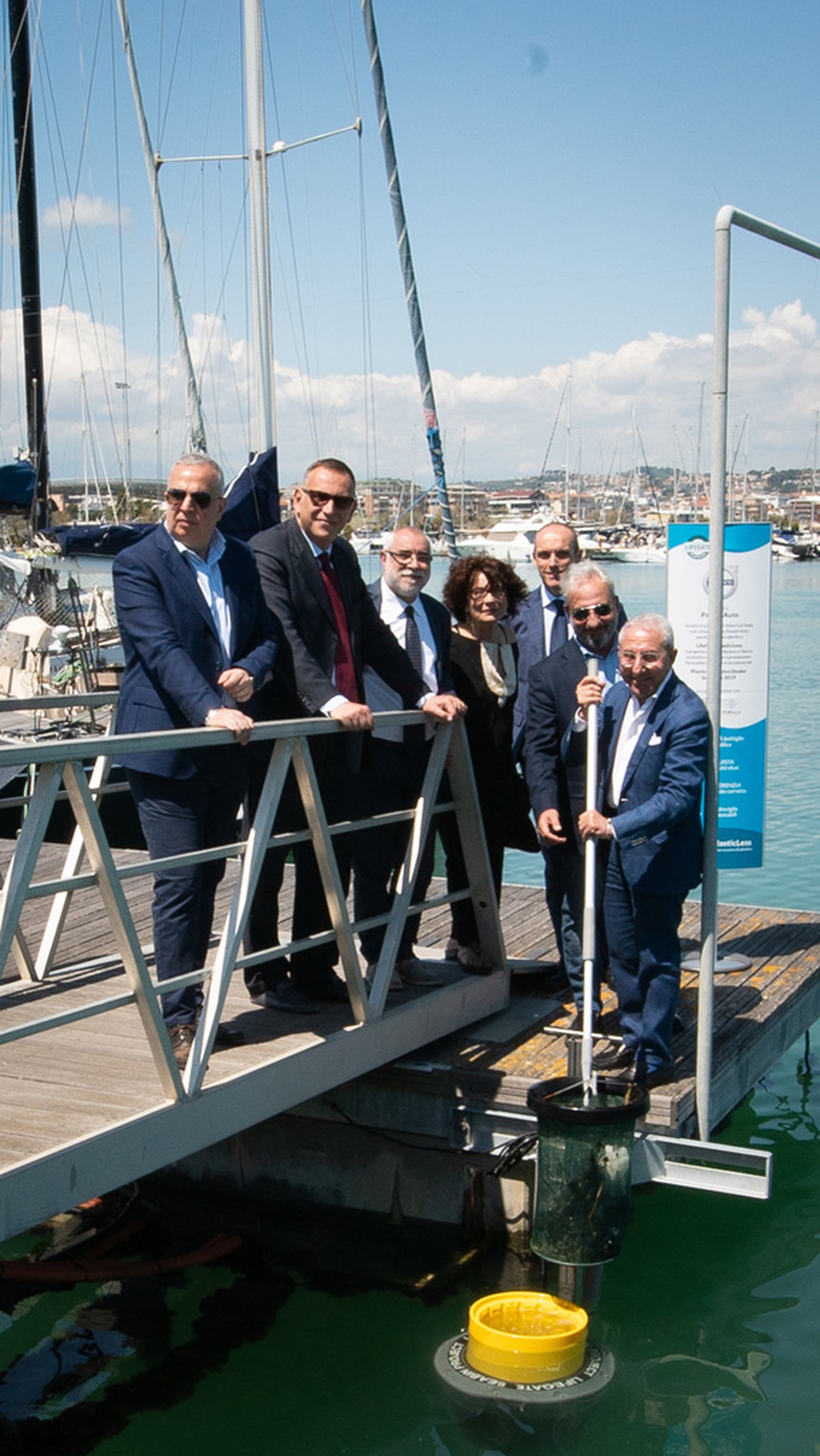 Installazione del dispositivo Seabin di Pescara