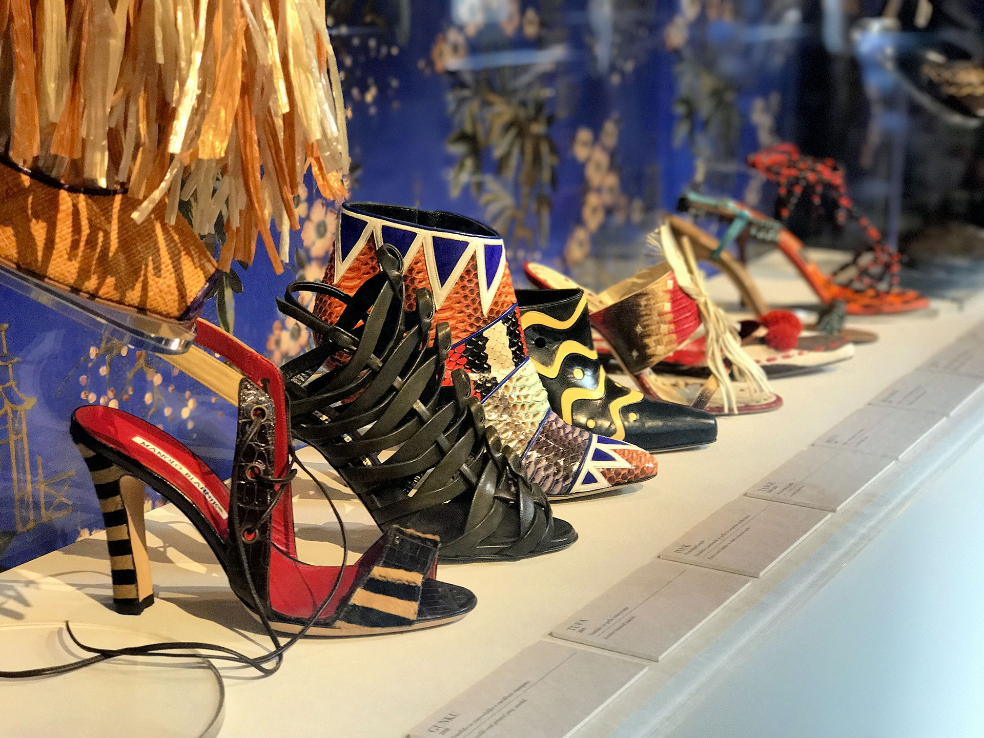 manolo-blahnik-2330-vetrina-finale