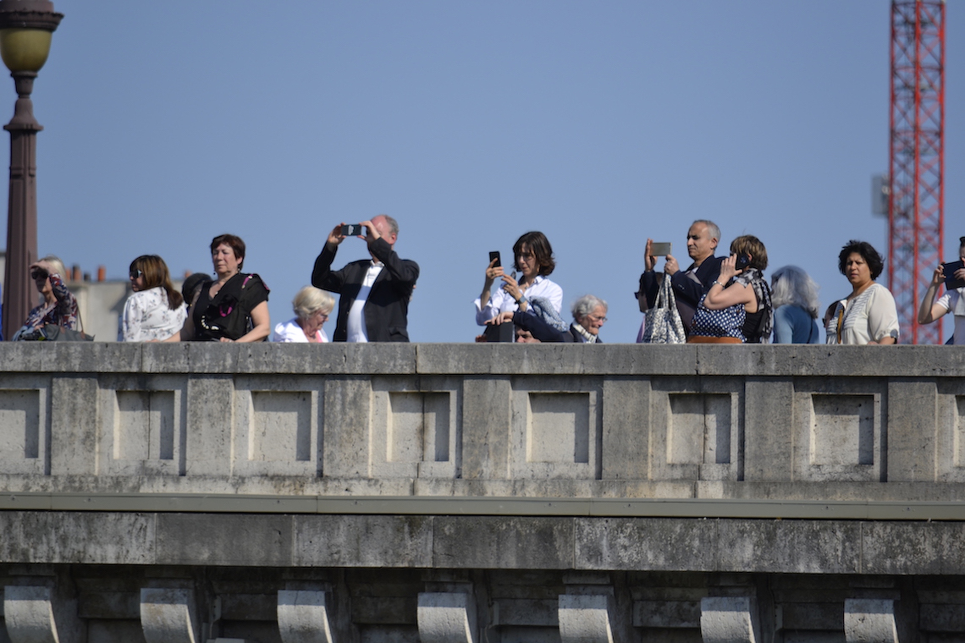 La cattedrale di Notre Dame a Parigi dopo il rogo14