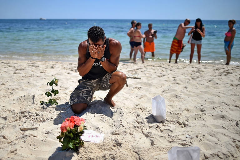 Tunisia attentato spiaggia