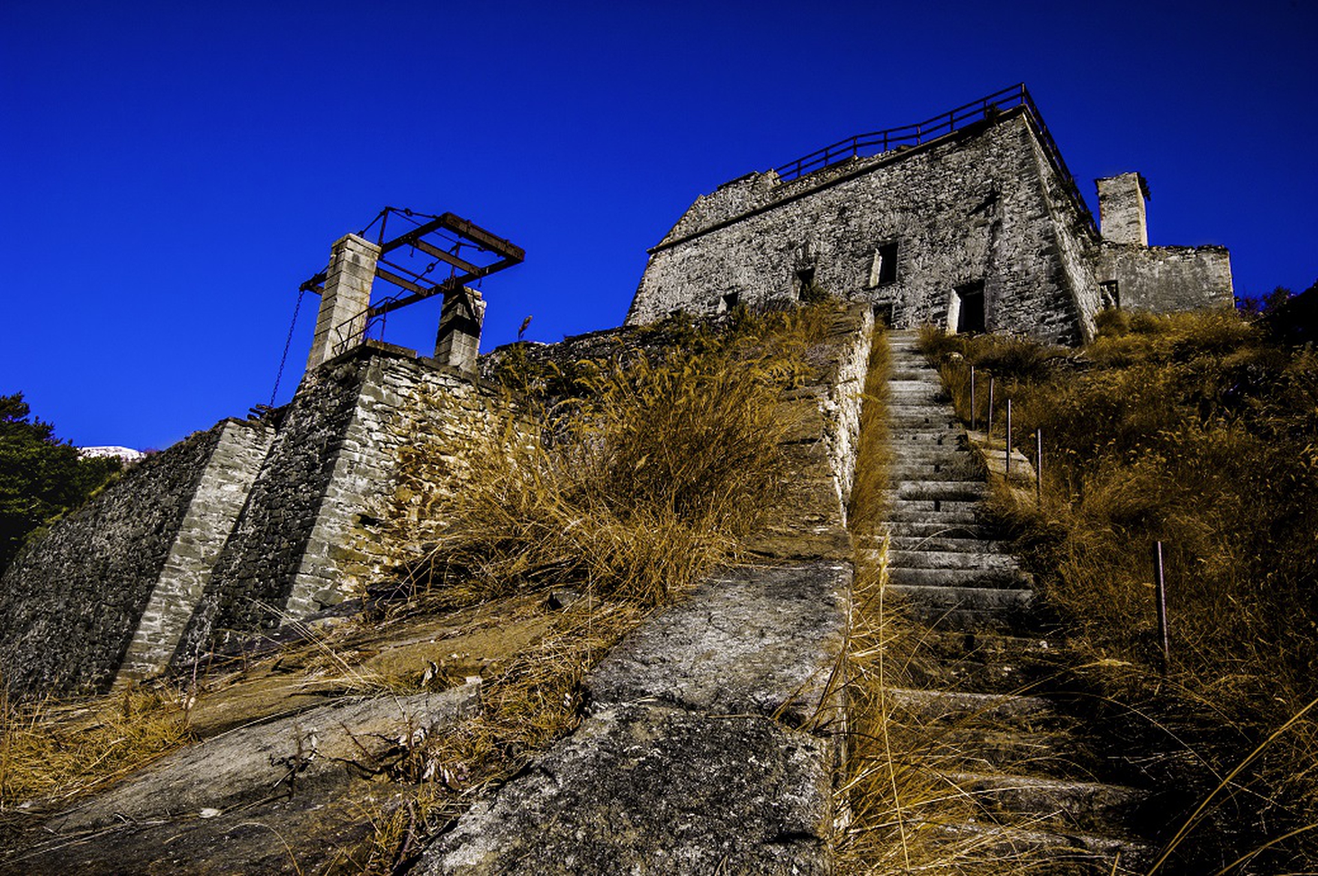 Scala Reale salita al Forte Valli