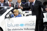 Germania, incentivi da un miliardo di euro per le auto elettriche e ibride