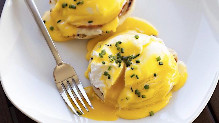 Eggs Benedict: se gliele sai preparare, sei un po' metrosexual (secondo UrbanDictionary.com).