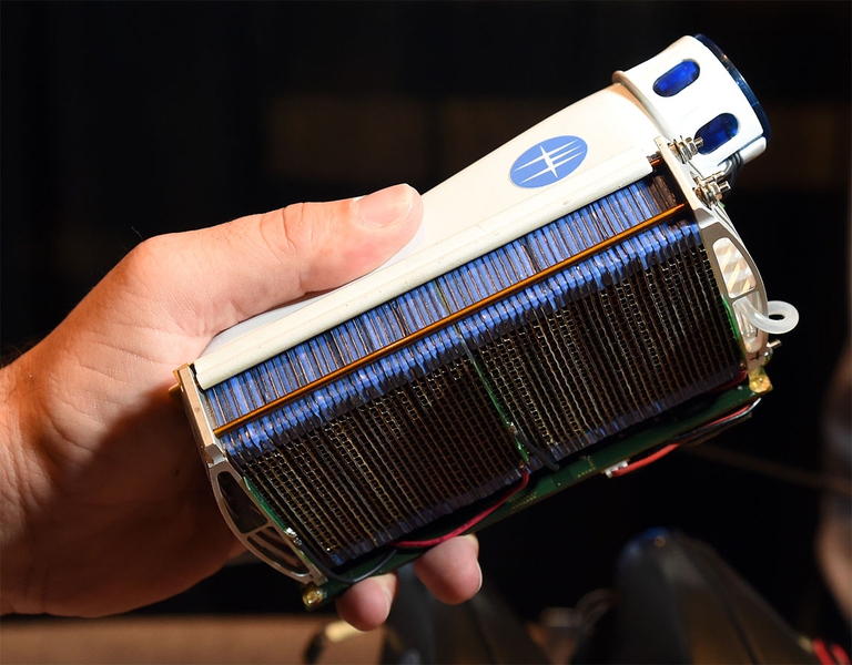 Un prototipo di motore a celle di combustibile per applicazioni leggere (foto di Ethan Miller/Getty Images)