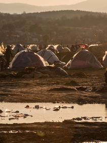 Macedonian police fires teargas at women and children. Idomeni, Europe’s biggest shame
