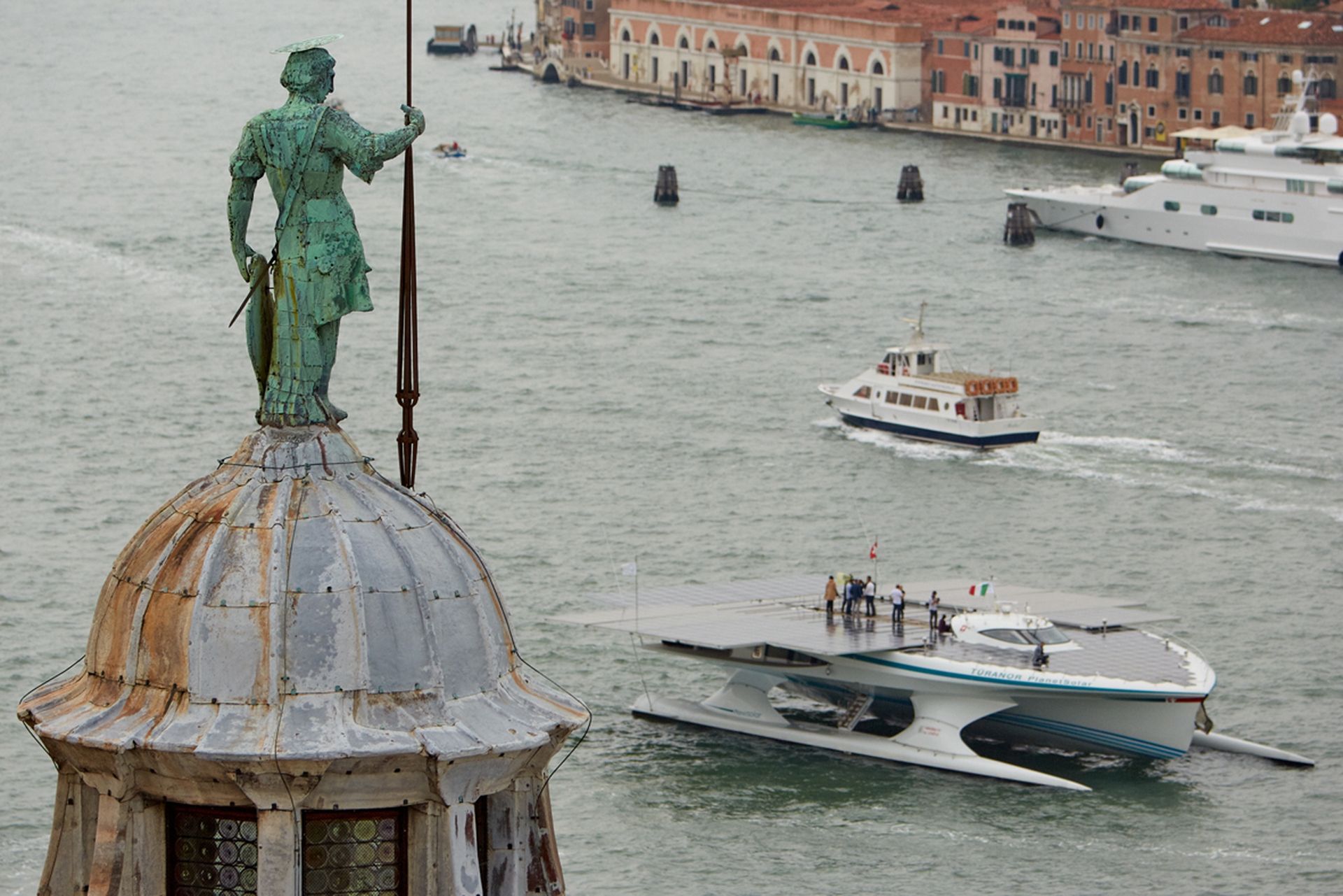 La barca solare più grande al mondo è a Venezia
