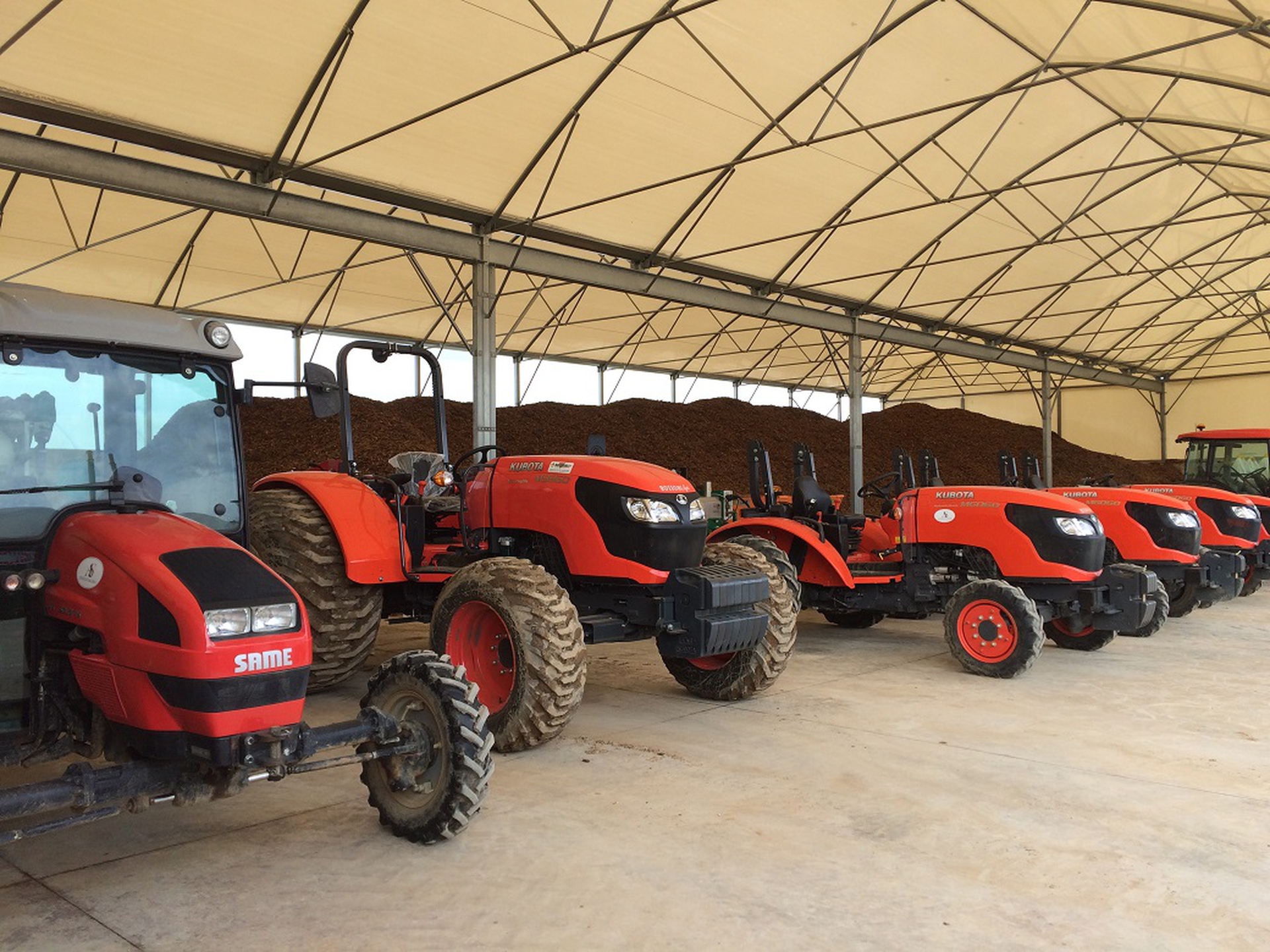 macchine elettriche e trattori Euro 4 antiparticolato per ridurre al minimo le immissioni in serra e proteggere le colture dai fumi di scarico