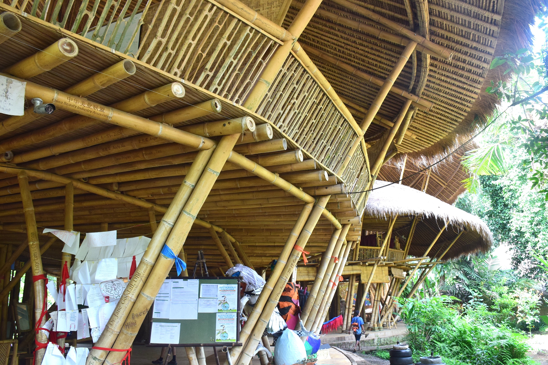 L'interno della Greenschool di Bali