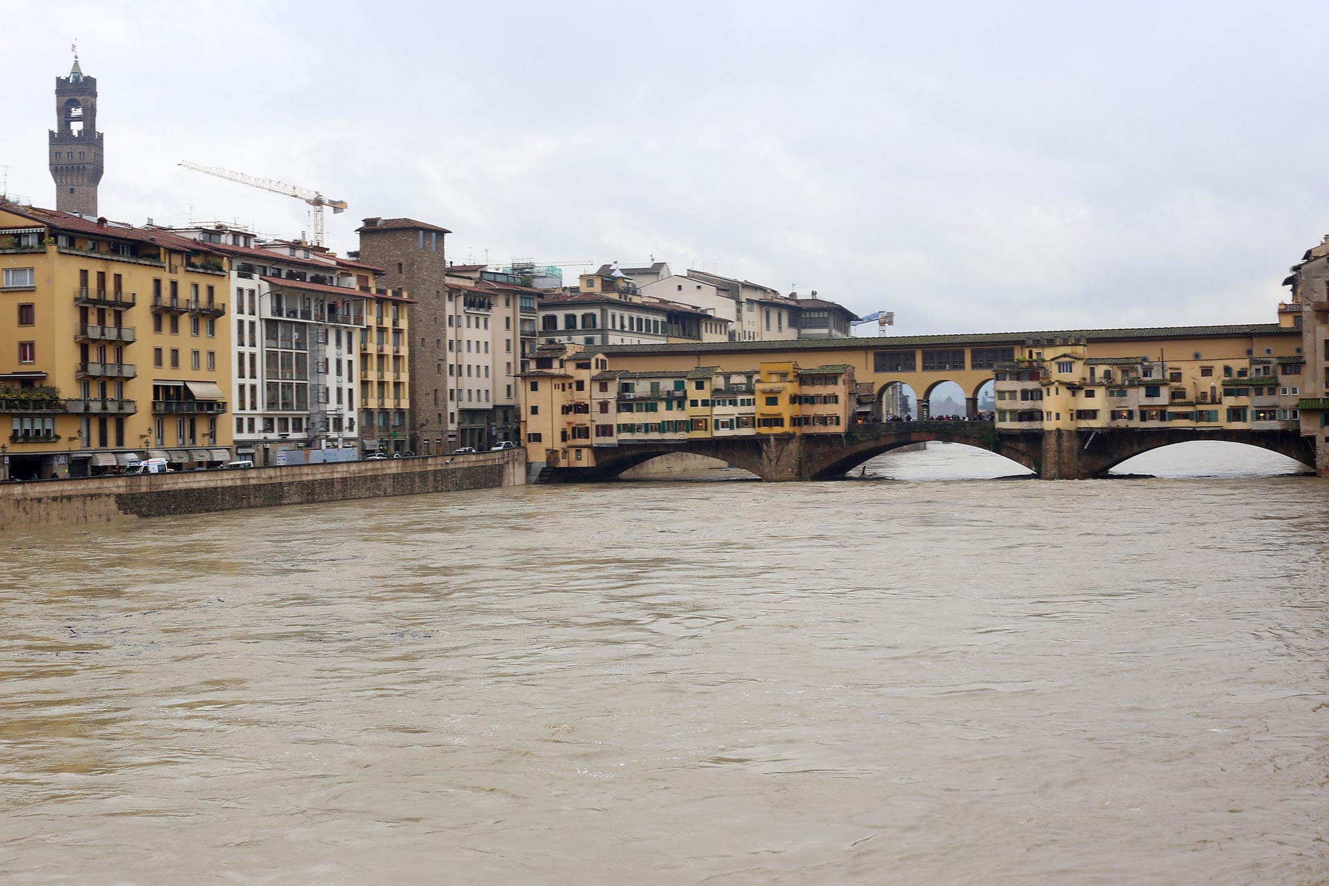 Le foto della piena dell'Arno a Firenze