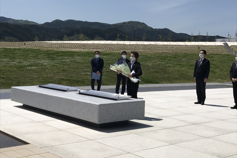 Seiko Hashimoto, Tohoku, fiori, Rikuzentakata