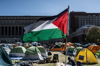 La polizia statunitense sta reprimendo con la violenza le proteste universitarie contro Israele