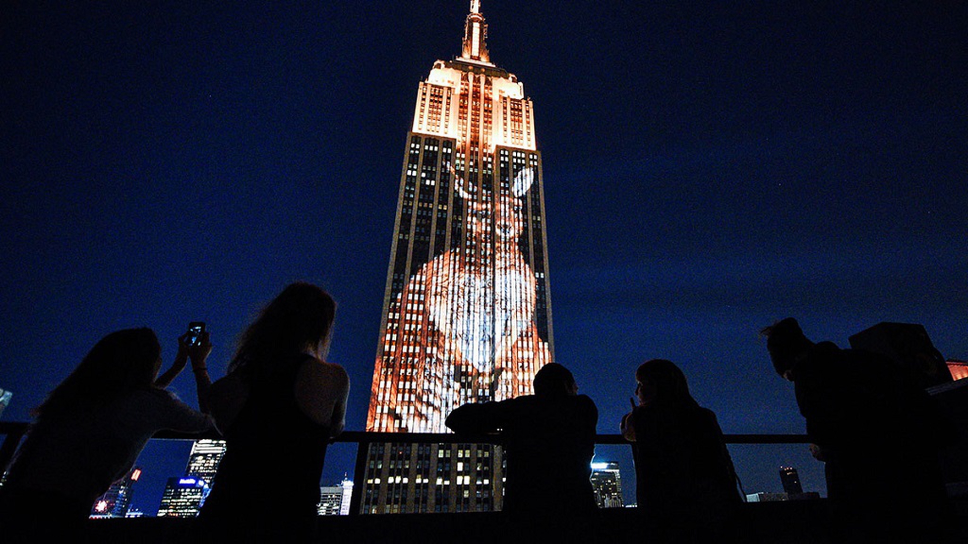 canguro proiettato su Empire State Building