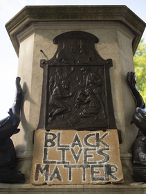 Black lives matter, cosa raccontano le storie delle statue abbattute nel mondo