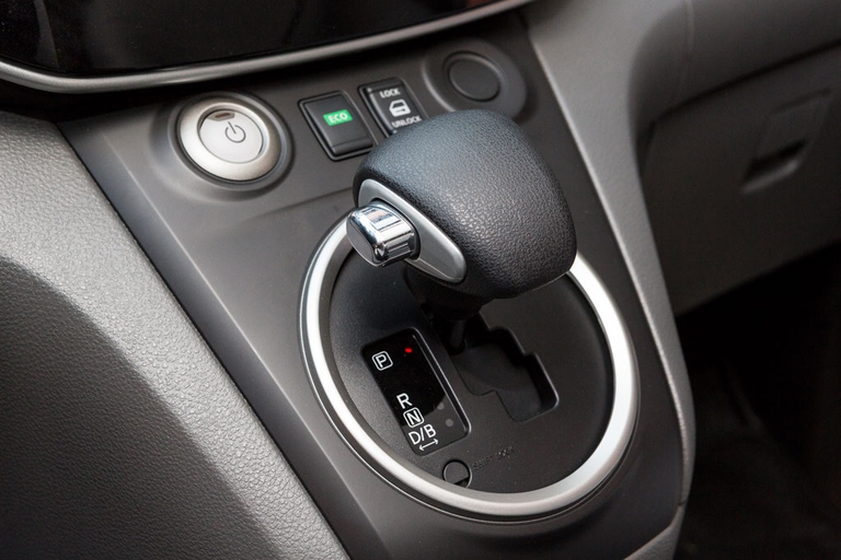 NISSAN-e-NV200-Evalia-7-pos