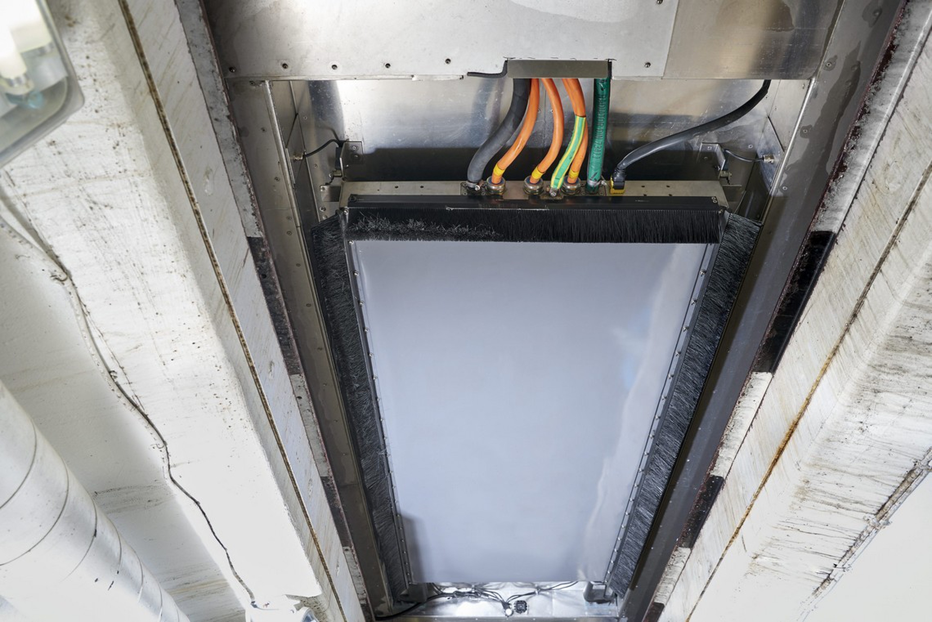 L’autobus del futuro è ibrido e si ricarica wireless