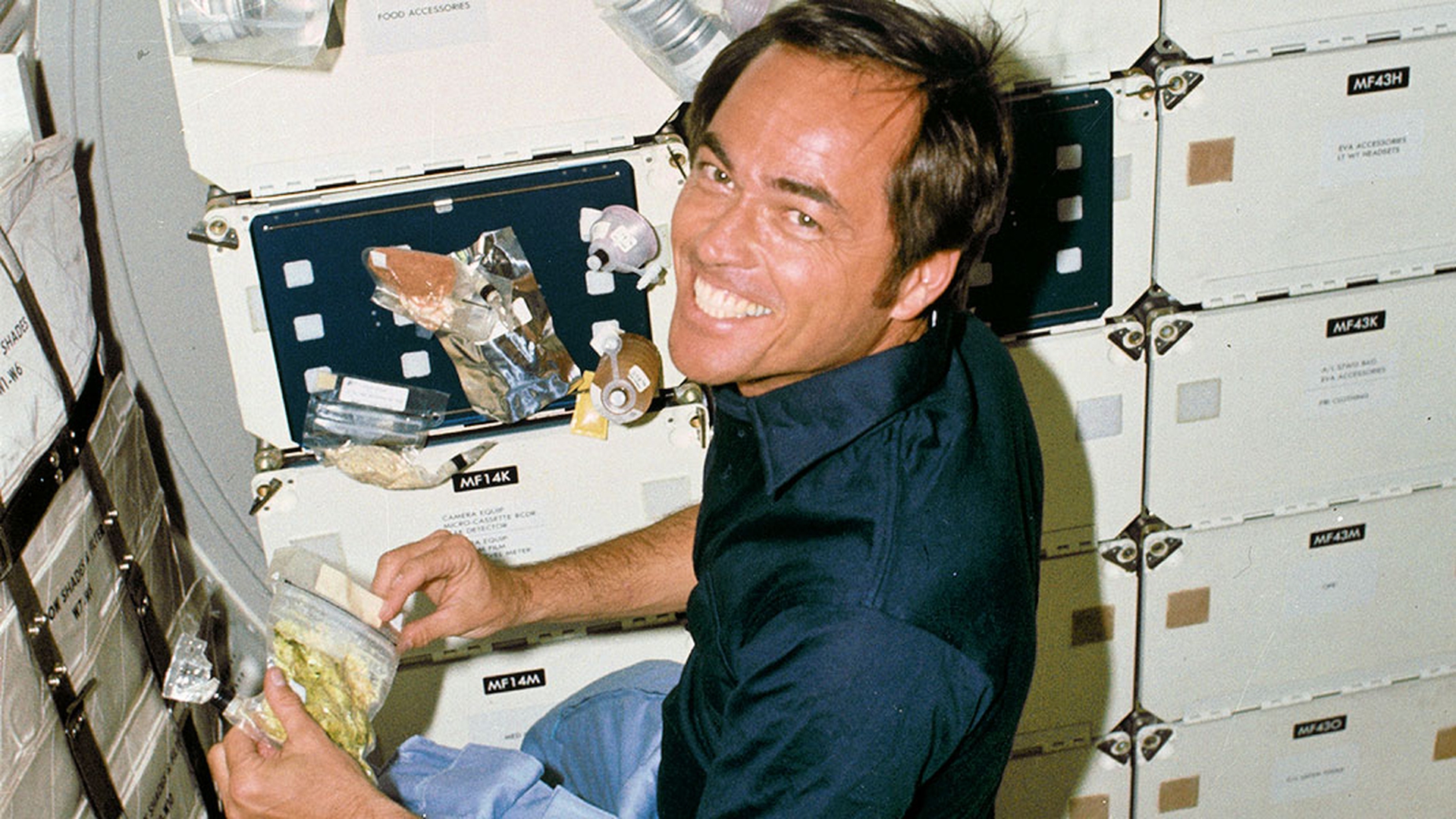 Cibo nello spazio. Dai cubetti dell'Apollo 13 ai legumi Slow Food di Samantha Cristoforetti