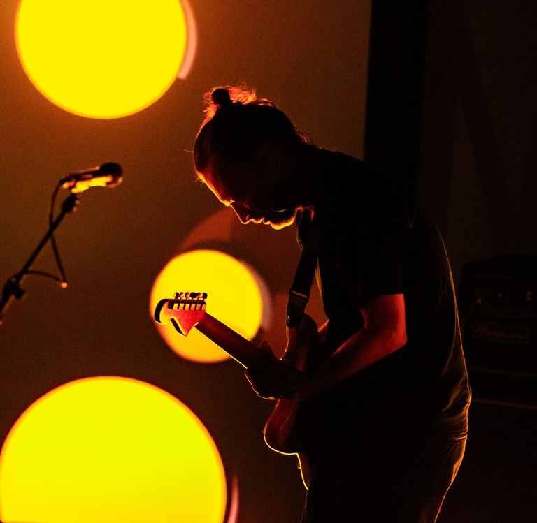 Thom York durante una performance live.