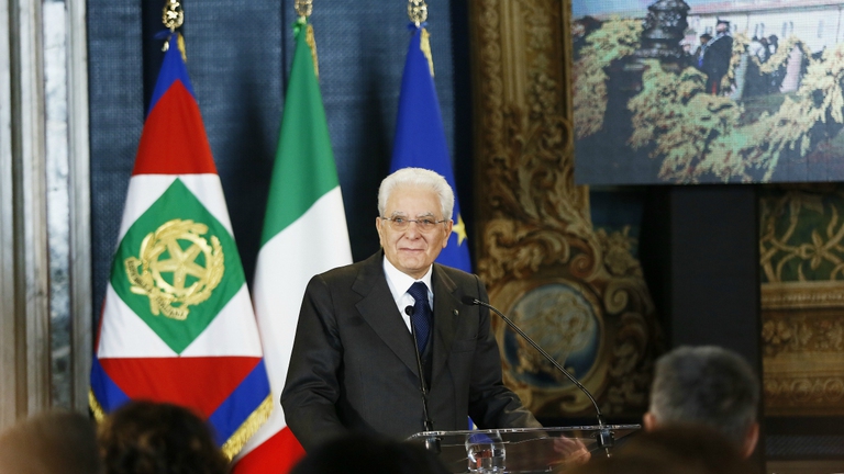Giuseppe Conte rimette l'incarico a Sergio Mattarella.