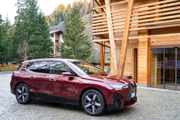 Bmw iX elettrica