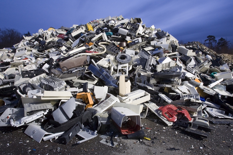 plastics-from-e-waste-from-national-geographic-photographer1