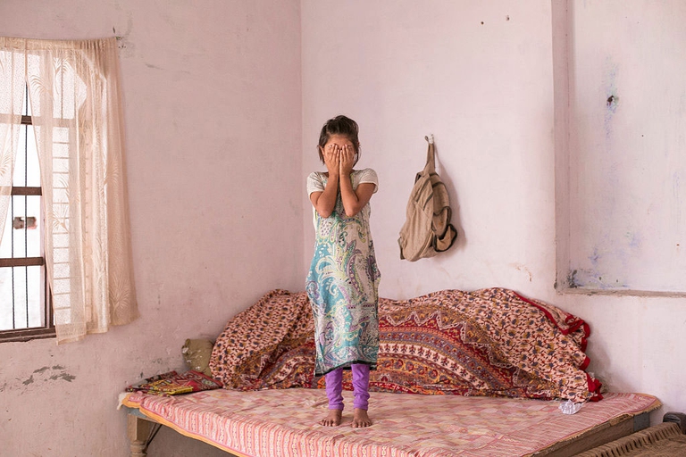 Una vittima di violenza sessuale in India