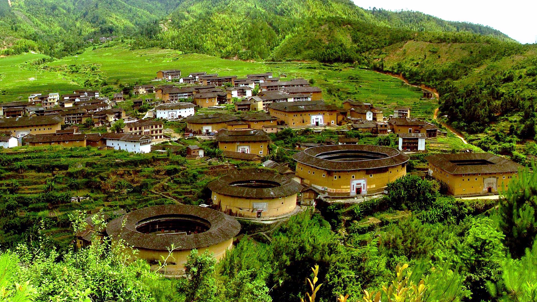 Tulou, le case-fortezza autosufficienti del popolo cinese degli Hakka - LifeGate