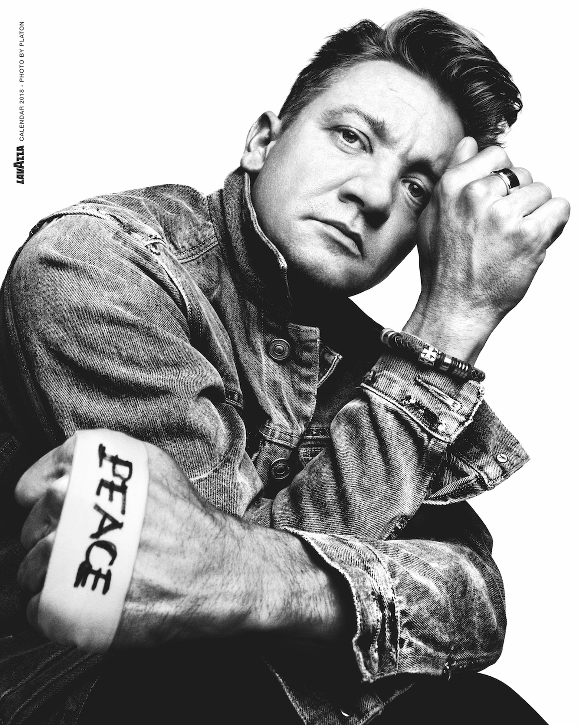 Calendario Lavazza 2018, Jeremy Renner interpreta l'Obiettivo di sviluppo sostenibile 16